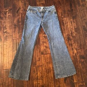Forever 21 Low Rise Flared Jean Sz 31 BRAND NEW